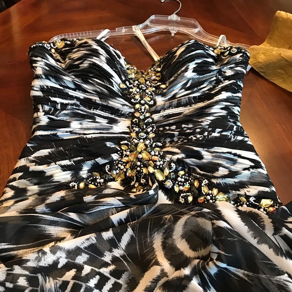 🎉HP🎉 Tony Bowls black and white evening dress. - Picture 3 of 3